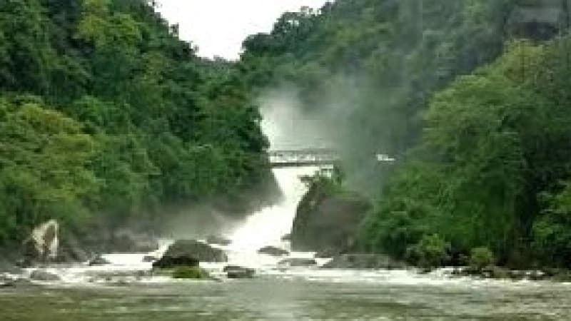 যেসব জায়গায় বেড়াতে যাবেন বর্ষায়