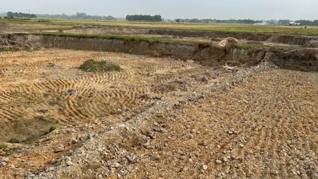 মুরাদনগরে রাতের আঁধারে ফসলি জমির মাটি কাটার অভিযোগ
