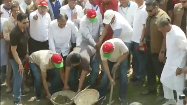 খাল খনন কর্মসূচির উদ্বোধন করলেন প্রধানমন্ত্রী তারেক রহমা...