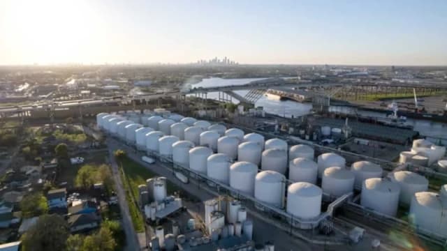 তেলের দাম ব্যারেলপ্রতি ১০৫ ডলার ছাড়াল, যুদ্ধের প্রভাবে ব...