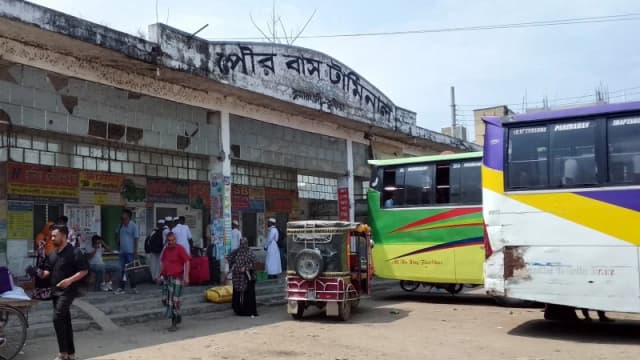 দৌলতদিয়ায় নদীতে পড়া বাসের রেজিস্ট্রেশন স্থগিত