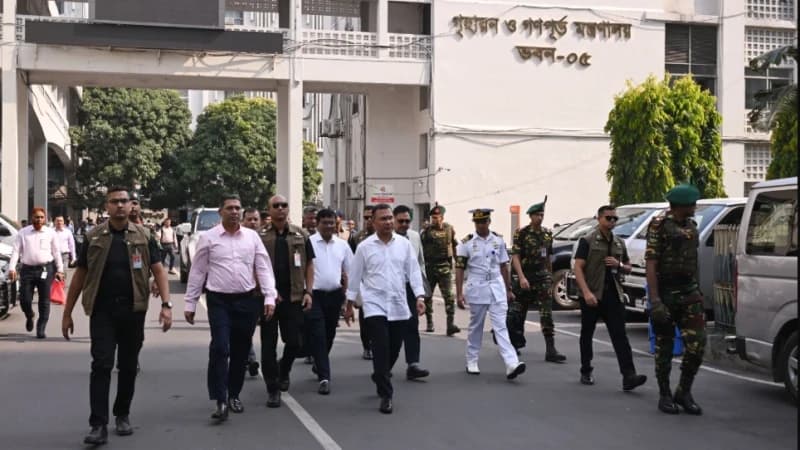 সচিবালয়ে বিভিন্ন মন্ত্রণালয় পরিদর্শন প্রধানমন্ত্রীর