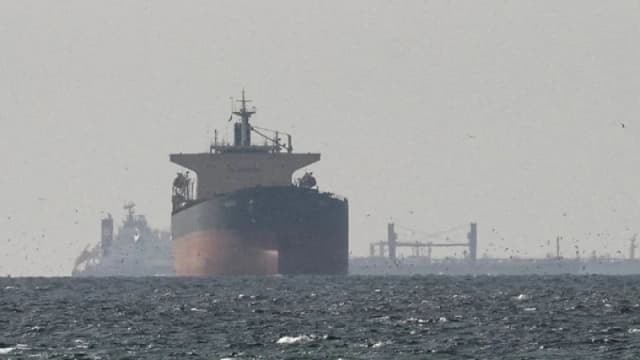 ২০ লাখ ব্যারেল তেলভর্তি জাহাজে ড...