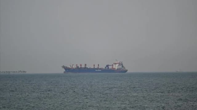 সোমবার দুটি চীনা কন্টেইনার জাহাজ...