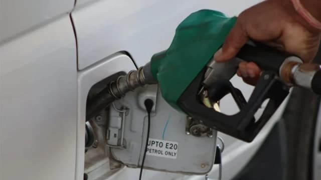 সারা দেশে অবৈধ মজুদকৃত ৩,৭২,৩৮৮ লিটার জ্বালানি তেল উদ্ধা...