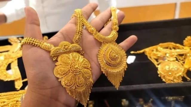 বিশ্ববাজারে হঠাৎ সোনার দামে বড় পতন