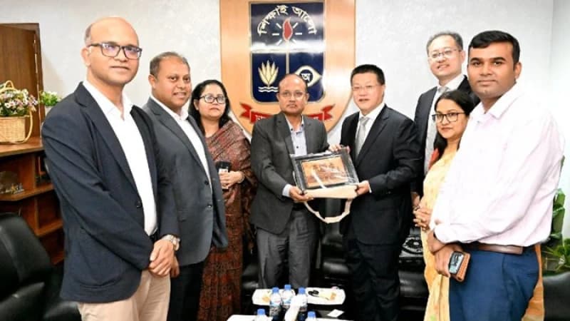 ঢাবি উপাচার্যের সঙ্গে সৌজন্য সাক্ষাৎ করেছেন চীনের রাষ্ট্রদূত