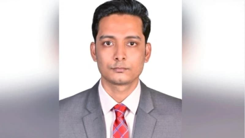 কুমিল্লায় সাংবাদিককে হাতকড়া পরানোর ঘটনায় এসি ল্যান্ড বদলি