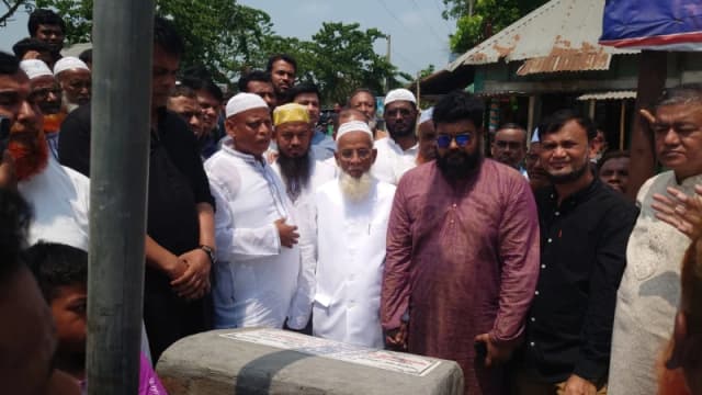 দীর্ঘ ভোগান্তির অবসান: মুরাদনগরের পাহাড়পুরে সড়ক নির্মাণকাজ শুরু