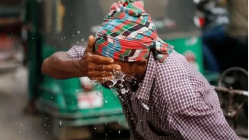 গরমে অস্বস্তি বাড়ছে ঢাকায়