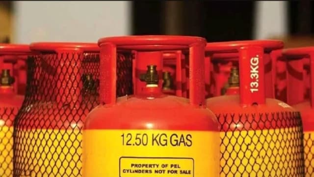 বাড়তি দামে বিক্রি হচ্ছে এলপিজি