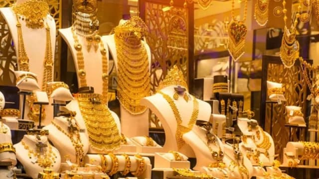স্বর্ণের দামে বড় পতন, ভরিতে কমল...