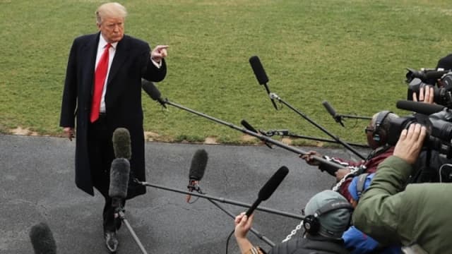 সংবাদ সম্মেলনে আসছেন ট্রাম্প