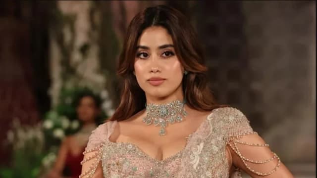 জীবনের ভয়াবহ অভিজ্ঞতার কথা শোনাল...