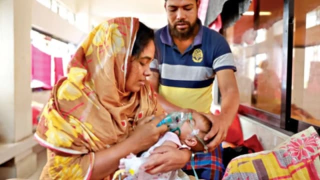 হামে যমজ কন্যা হারিয়ে পাগলপ্রায় মা-বাবা