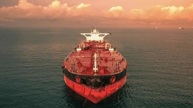 অকটেন-ফার্নেস অয়েল নিয়ে চট্টগ্রা...