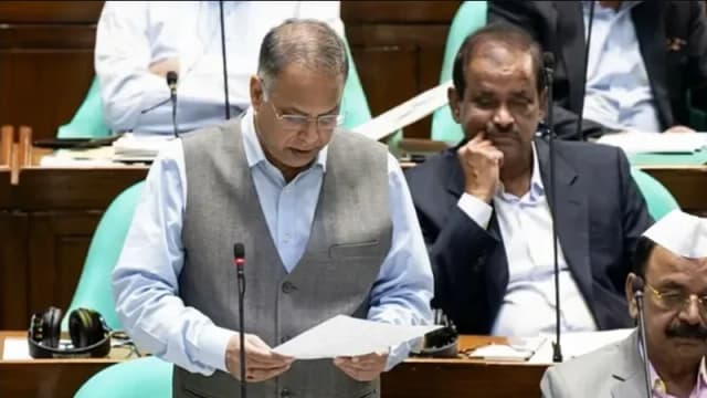 জ্বালানি তেলের দাম প্রয়োজনে বাড়ানোর চিন্তা করবে সরকার