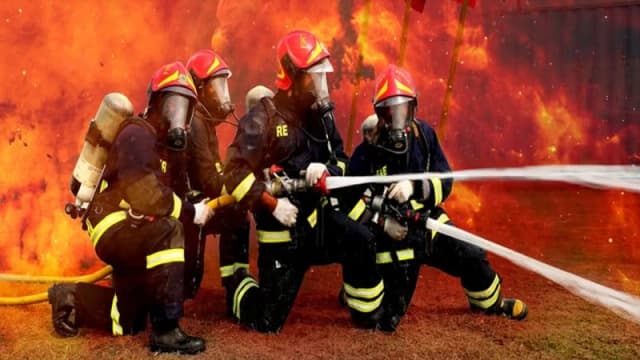 রাজধানীতে গ্রিন লাইফ হাসপাতালে আগুন