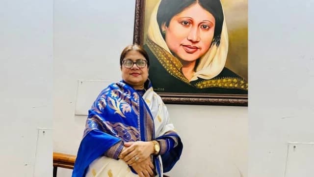 বিএনপির মনোনয়ন ফরম নিতে গিয়ে প্রশ্নবাণে কণ্ঠশিল্পী কনকচাঁপা