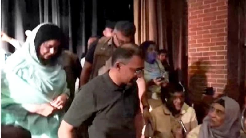 সপরিবারে নাটক দেখলেন তারেক রহমান