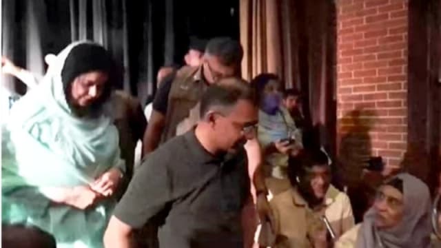 সপরিবারে নাটক দেখলেন তারেক রহমান