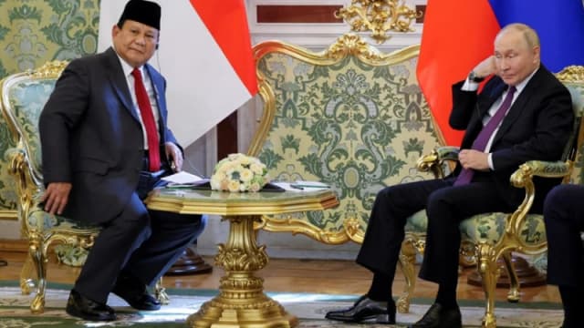 পুতিনের সঙ্গে জ্বালানি বিষয়ে বৈঠ...