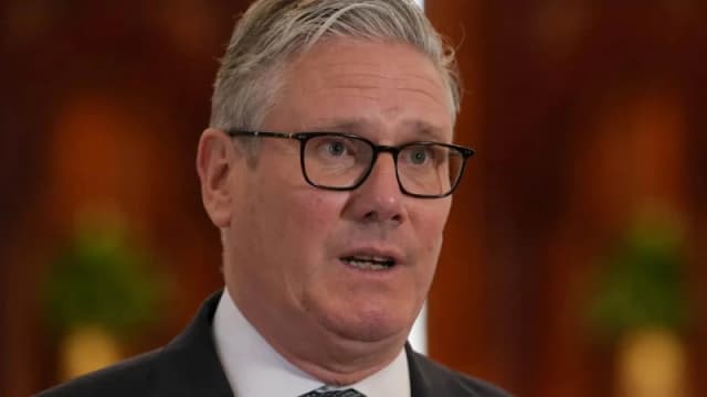 স্টারমারের ‘পথ খোঁজার’ আহ্বান ও...