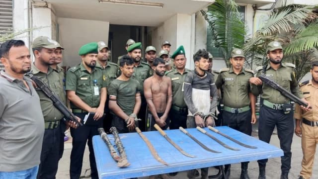 সীতাকুণ্ডে আবুল খায়ের স্টিল মিলে ডাকাতি চেষ্টা, তি...