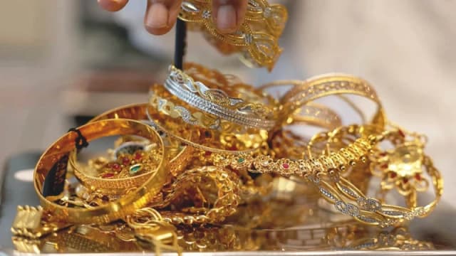 রেকর্ড উচ্চতায় স্বর্ণের দাম, ভরি কত