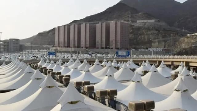 মিনায় হজযাত্রীদের জন্য তাঁবু তৈরির কাজ শুরু