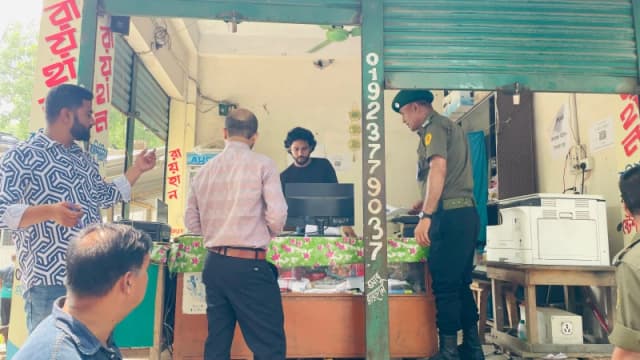 মাদারগঞ্জে জাল সনদে ফুয়েল কার্ড নিতে গিয়ে ধরা, দুই...