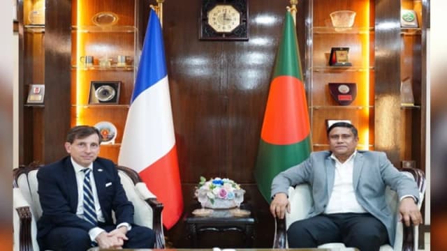 প্রধানমন্ত্রীর প্রতিরক্ষা উপদেষ্টার সঙ্গে ফ্রান্সে...