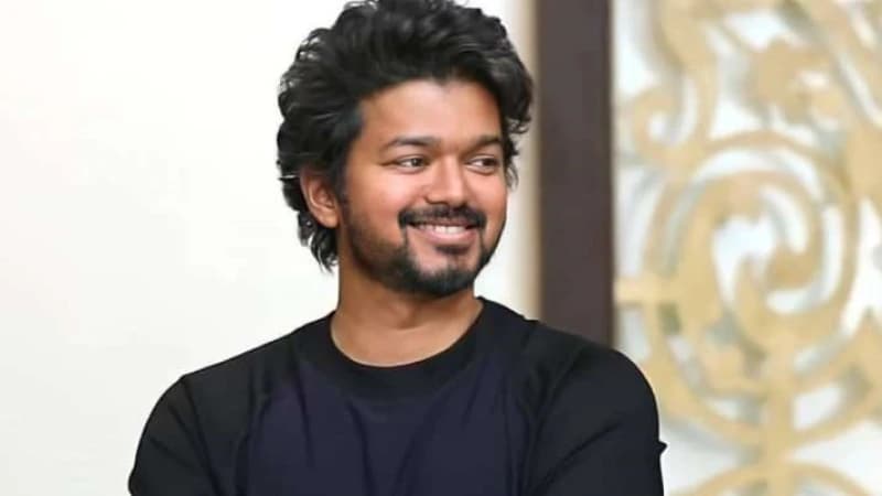 ট্রাফিক আইন ভাঙের জন্য  রক্ষা পেলেন জরিমানা দিয়ে পুলিশ থেকে থালাপাতি