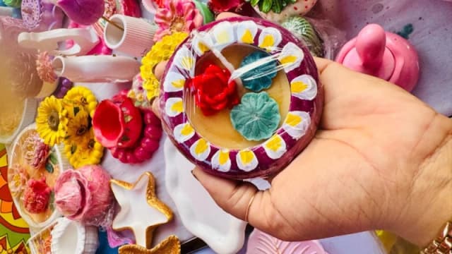 পেশার পাশাপাশি স্বপ্ন: ক্যান্ডেল স্টুডিওতে লোপার পথচলা