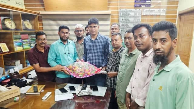 দুপচাঁচিয়ায় নবাগত ওসির সঙ্গে প্রেসক্লাব নেতৃবৃন্দের মতবি...