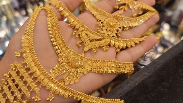 দেশে স্বর্ণের দামে বড় পতন