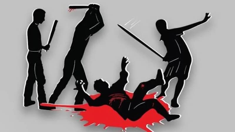 বাহুবলে অস্ত্রসজ্জিত হামলা, ভাঙচুর ও লুট; দম্পতি আহত, থানায় মামলা