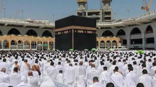 নামাজ: মহানবী (সা.)-এর শেষ অসিয়ত ও মুমিনের রক্ষাকবচ