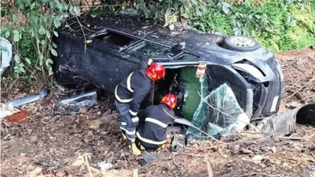 চট্টগ্রামের লোহাগাড়ায় মাইক্রোবাস খাদে পড়ে নিহত ৩