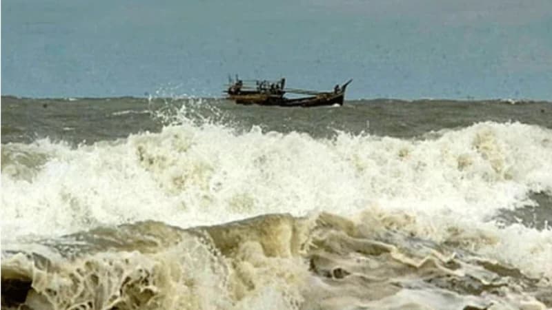 বঙ্গোপসাগরে বায়ুচাপ, ৪ সমুদ্রবন্দরে ৩ নম্বর সতর্কসংকেত