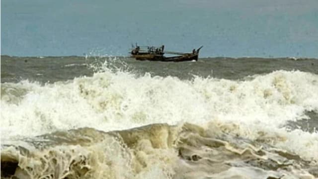 বঙ্গোপসাগরে বায়ুচাপ, ৪ সমুদ্রবন্দরে ৩ নম্বর সতর্কসংকেত