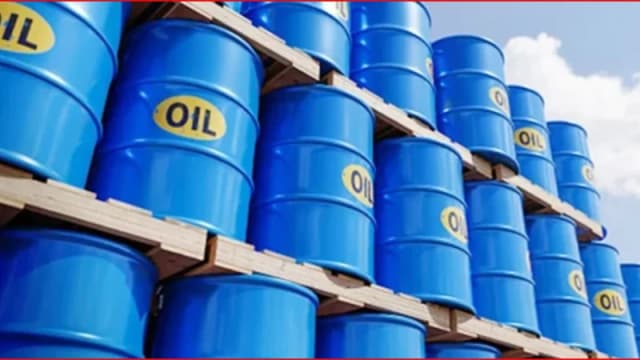 যুক্তরাষ্ট্রের অবরোধ জোরদারের ইঙ্গিত, তেলের দাম ব্যারেলপ...