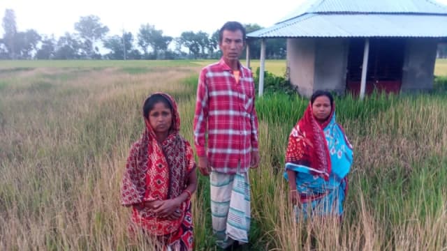 নওগাঁর পত্নীতলায় মন্দিরের জমির ধান বিষ প্রয়োগে নষ্টের অভিযোগ, এলাকায় উত্তেজনা