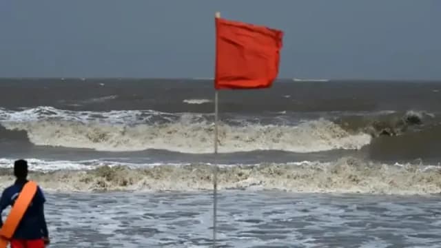 নামল সব সমুদ্রবন্দরের সতর্ক সংকেত
