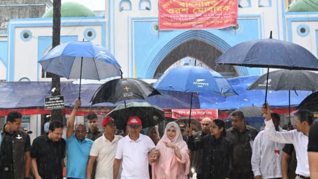 সিলেট সফরে পৌঁছে শাহজালাল (র.) মাজার জিয়ারত শেষে চ...