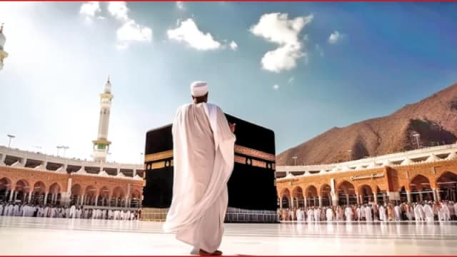 হজে হাজিদের দিনযাপন: ইবাদত ও নিয়...