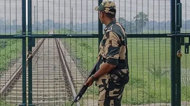 বাংলাদেশ সীমান্তে কাঁটাতার বসাতে ‘জমি’ বরাদ্দ দেবে...