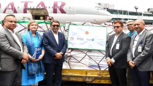 হাম-রুবেলাসহ ১০ ধরনের টিকার নতুন চালান দেশে পৌঁছেছে