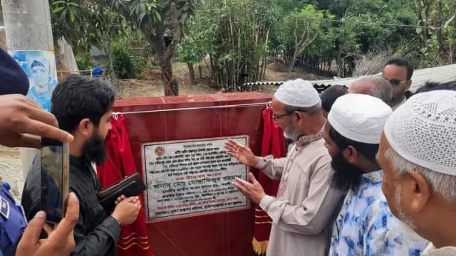 নওগাঁর পোরশায় ৬৩০ মিটার সড়ক নির্মাণ কাজের উদ্বোধন