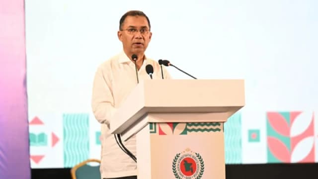 ডিসিদের নির্ভয়ে নিরপেক্ষভাবে কাজ করতে বললেন প্রধান...